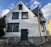 Downtown Historical House with renovated apartments